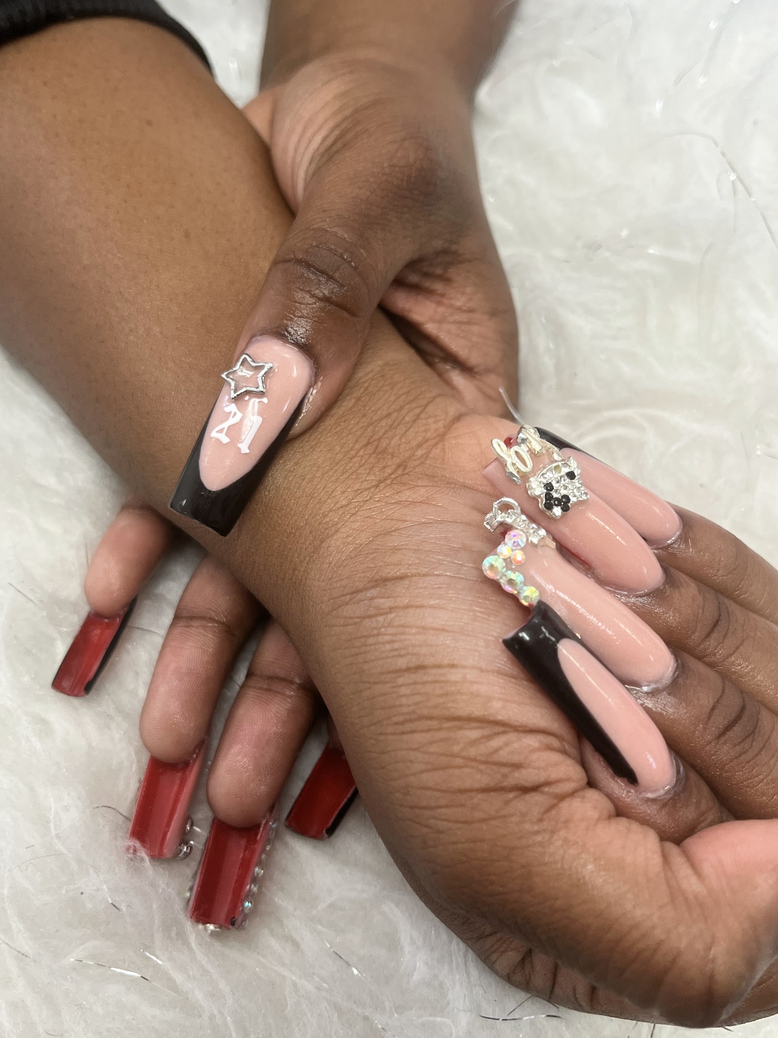 Long Nails logo